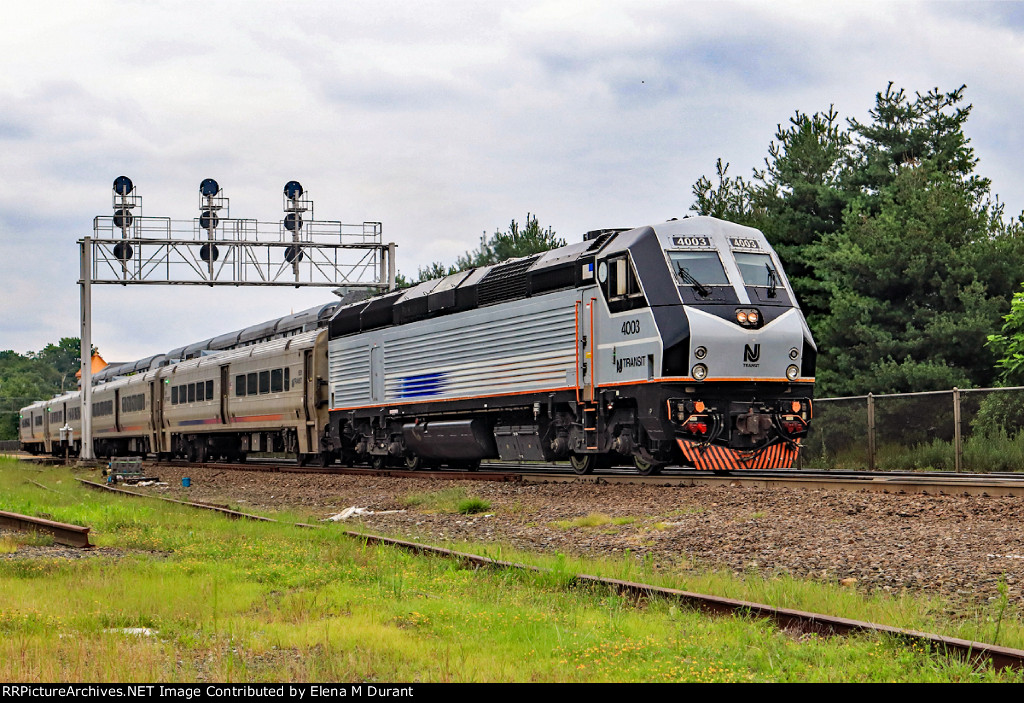 NJT 4003 on train 1117